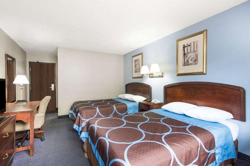 Super 8 By Wyndham Gardner Hotel Exterior photo